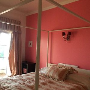 Sunny Suites Golf And Free Parking Guest House